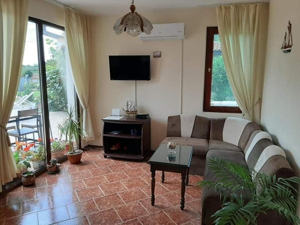Guesthouse Oasis-Šabla Exteriér fotografie