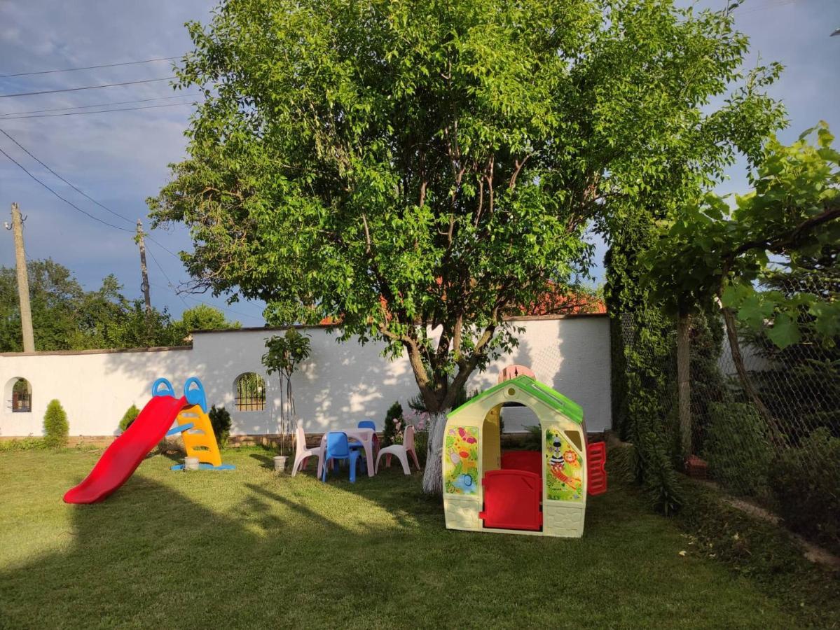 Guesthouse Oasis-Šabla Exteriér fotografie